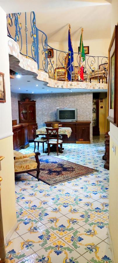 Una Stanza Al Museo Napoli Bagian luar foto