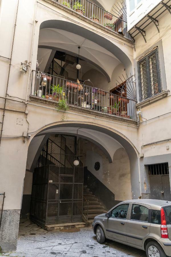Una Stanza Al Museo Napoli Bagian luar foto